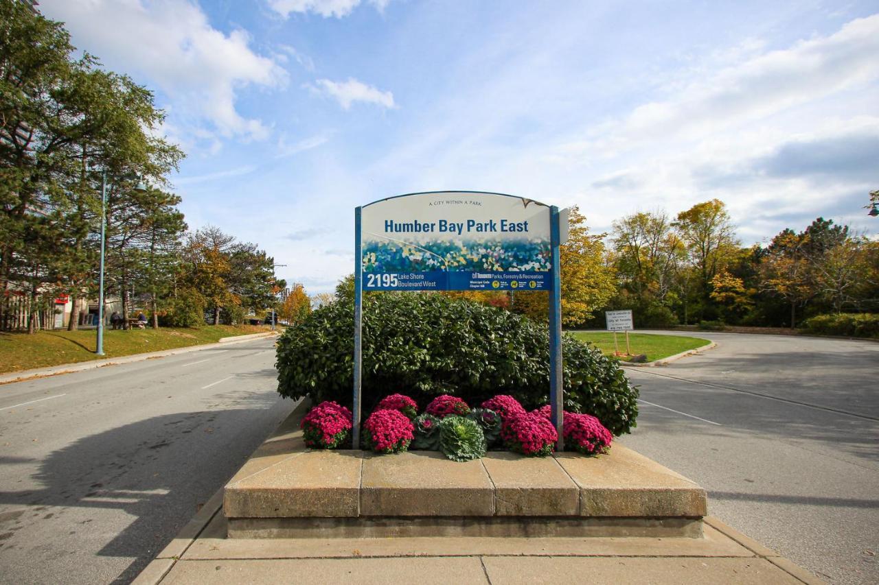 Condo In Parklawn & Lake Shore With Free Parking Close To Airport Toronto Exterior foto